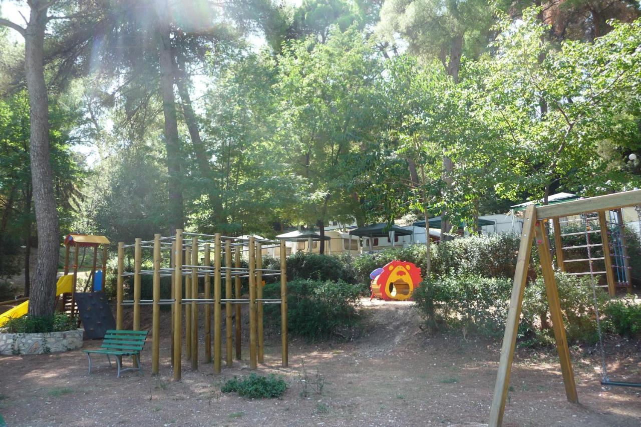 Happy Camp Mobile Homes In Camping Villaggio Internazionale San Menaio Ngoại thất bức ảnh